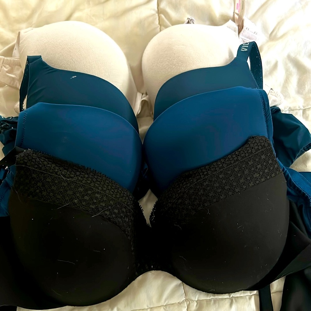 4 Victoria’s Secret and torrid bras 36dd